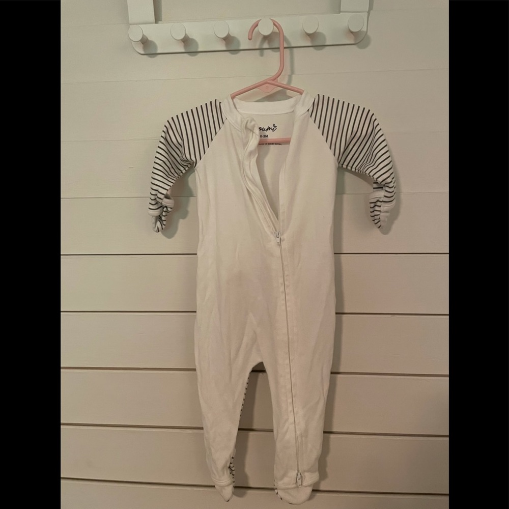 Footed pajamas by Goumikids